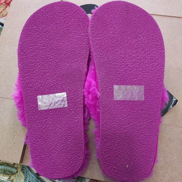 NWT Beverly Rock Footwear Fuzzy Thong Sandals Pink sz S 5-6 1/2 - Picture 2 of 5